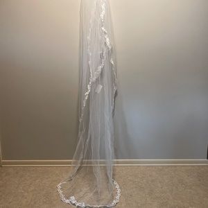 Wedding veil, cathedral length